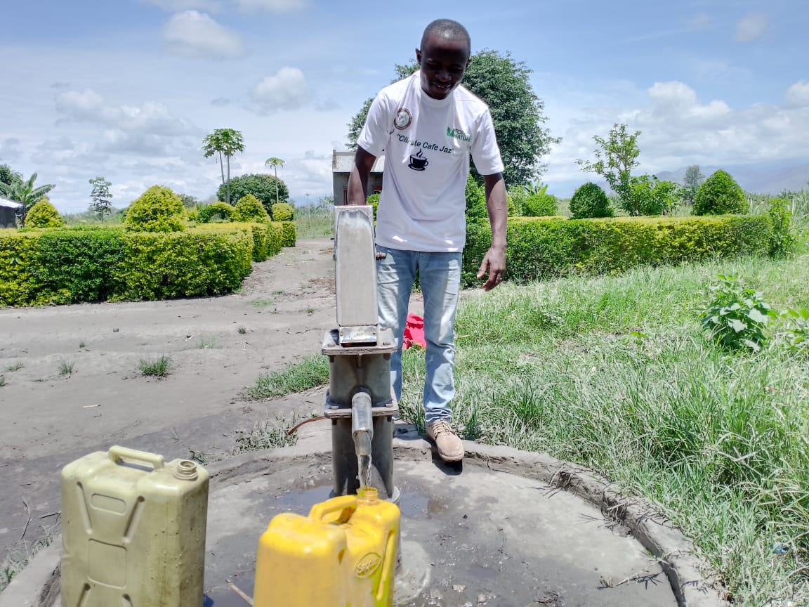 People collecting water